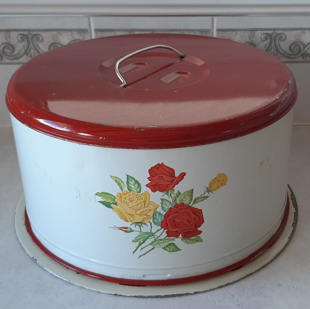 Vintage Cake Taker
